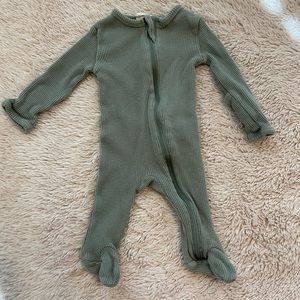 SpearmintLOVE size 0-3 months waffle footie